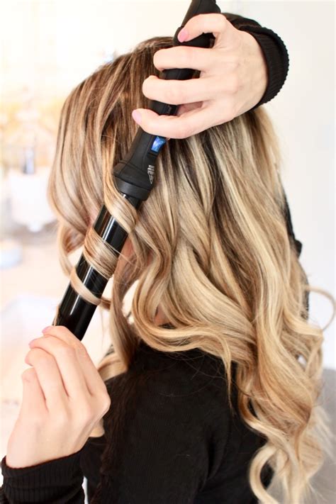 How to Create Vintage-Inspired Curls with the Magid Curl Wand